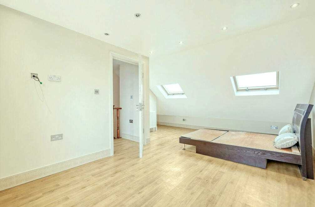 Fairlop Road - Picture 22