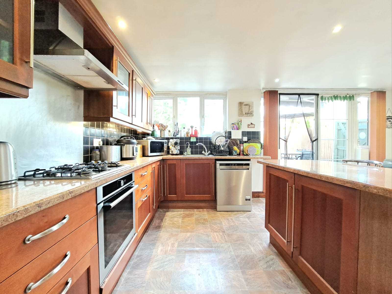 Birkbeck Avenue - Picture 7