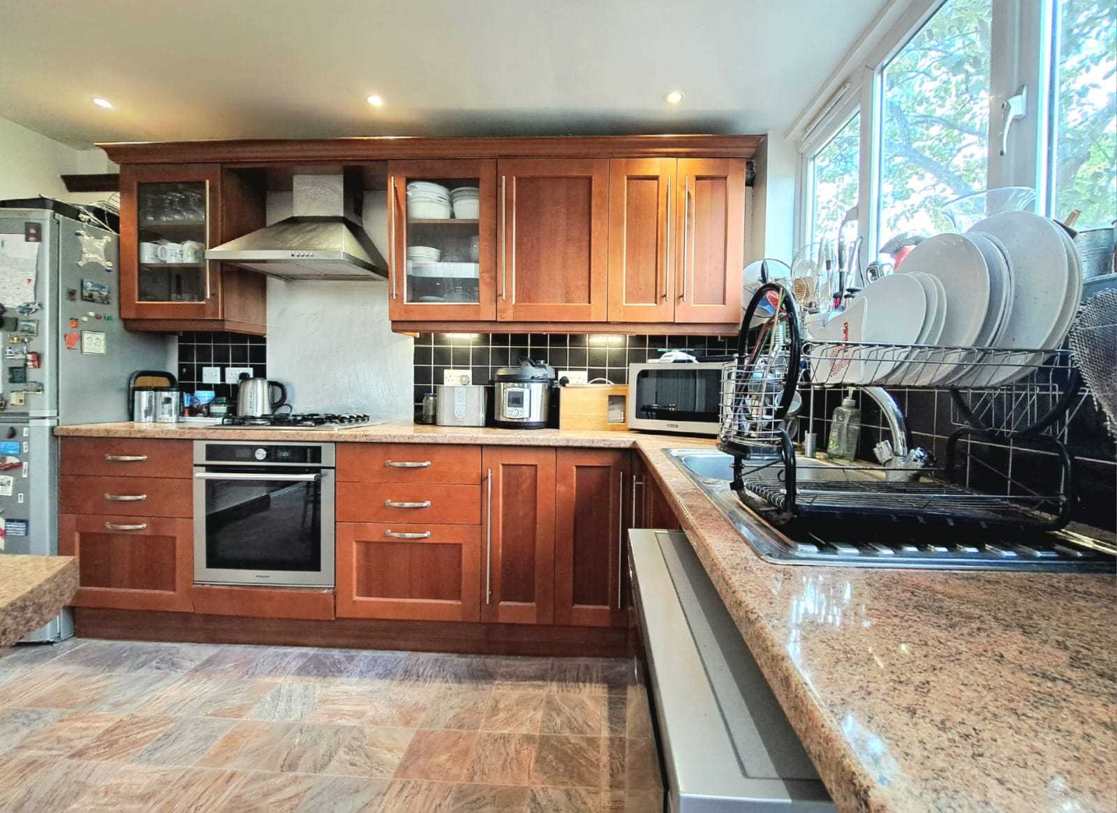 Birkbeck Avenue - Picture 8