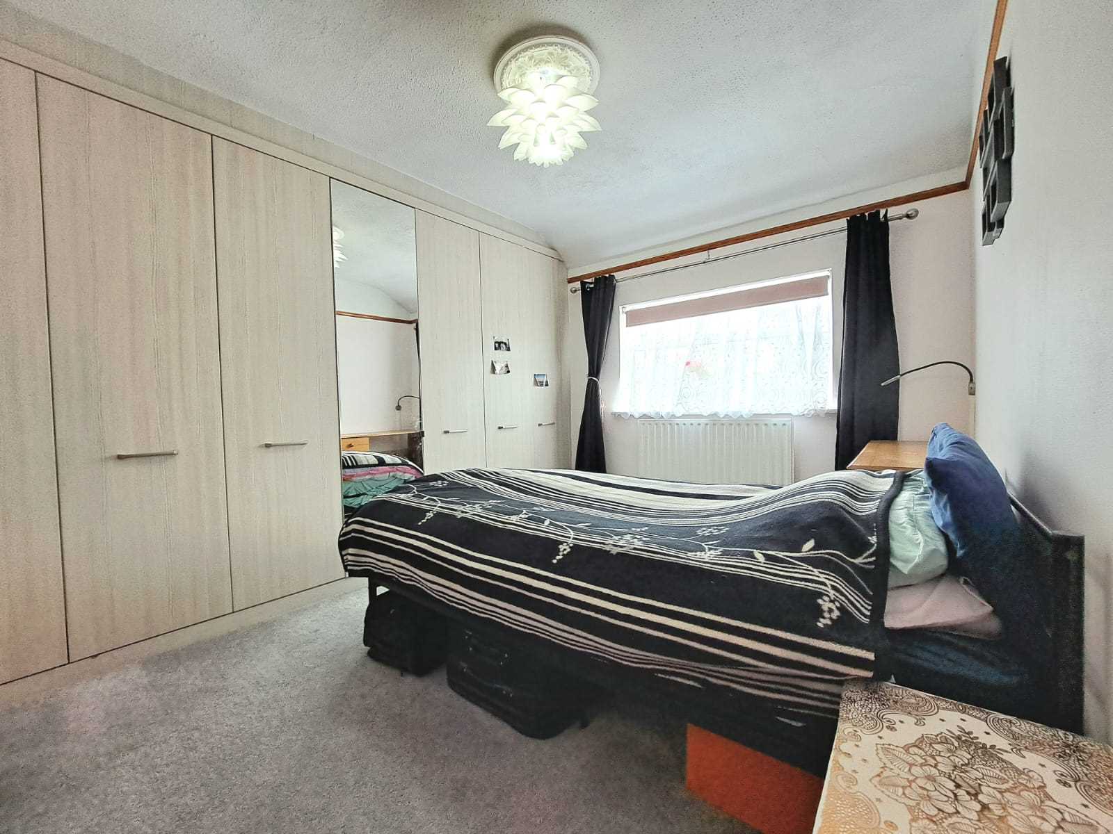 Birkbeck Avenue - Picture 12