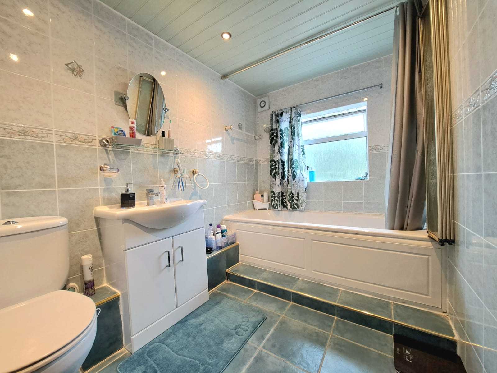 Birkbeck Avenue - Picture 14