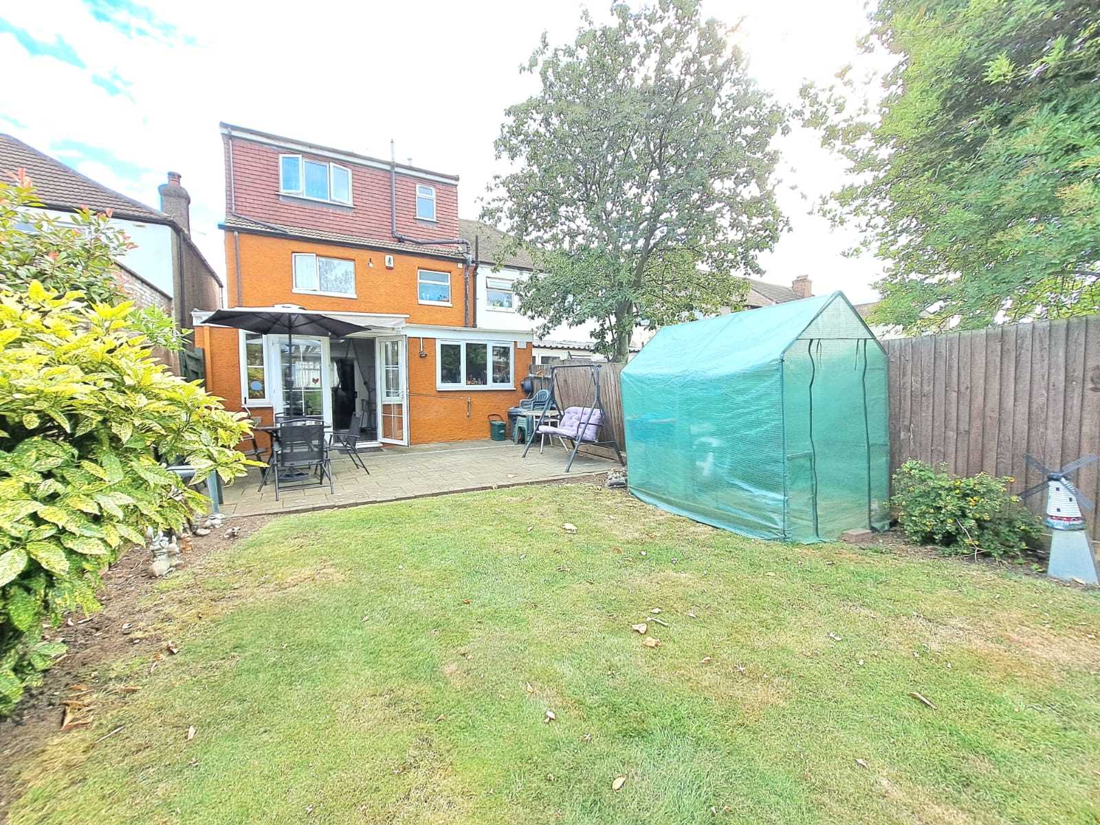 Birkbeck Avenue - Picture 17