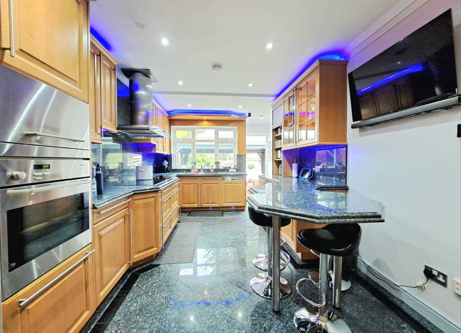 Watford Road - Picture 12