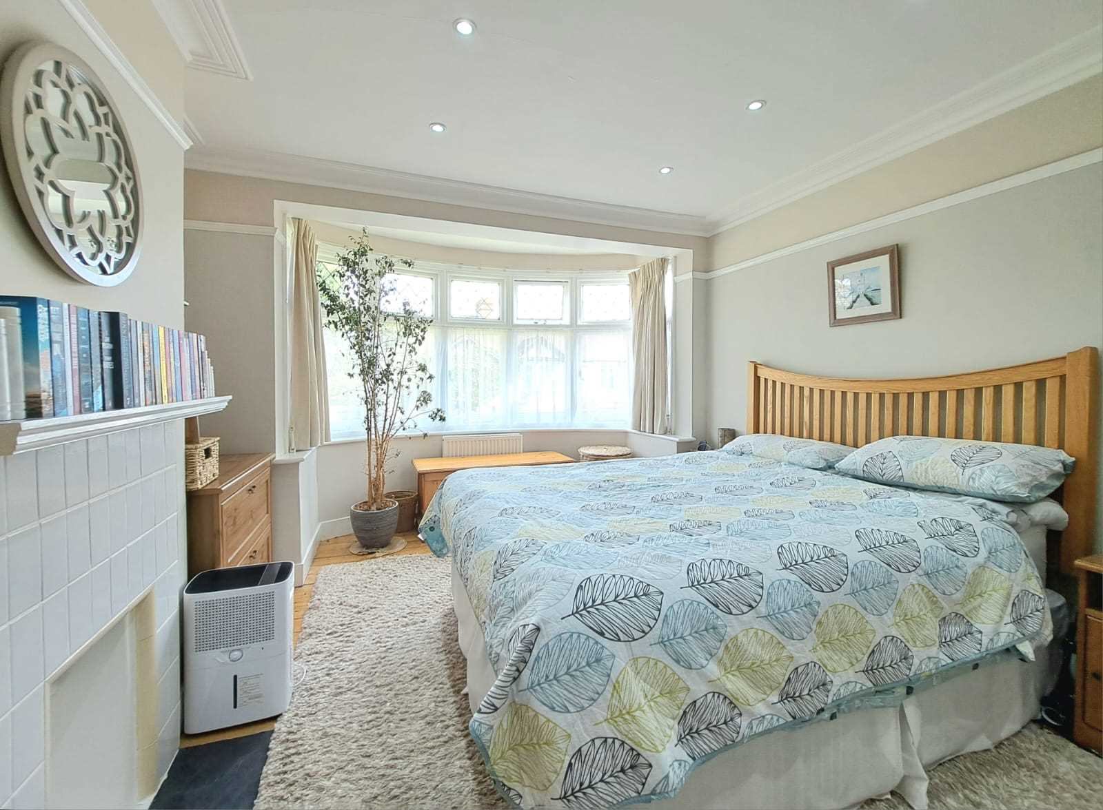 Fairlop Road - Picture 8