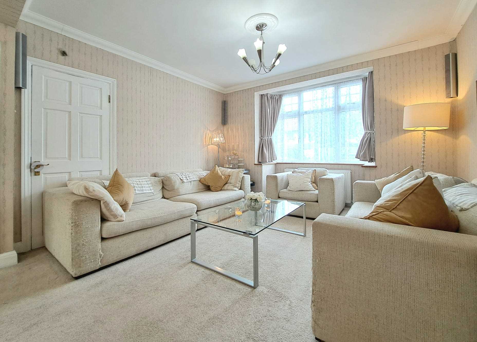 Braund Avenue - Picture 1