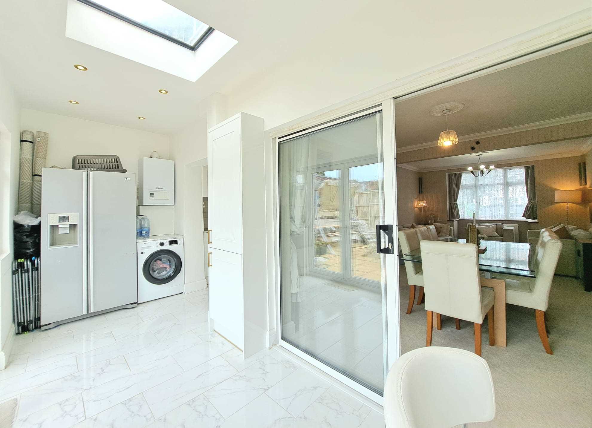 Braund Avenue - Picture 12