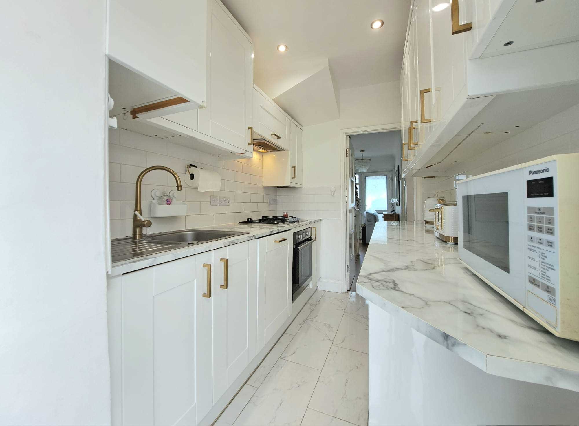 Braund Avenue - Picture 13