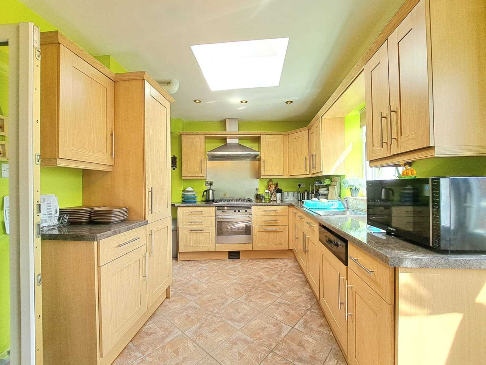 Birkbeck Avenue - Picture 8