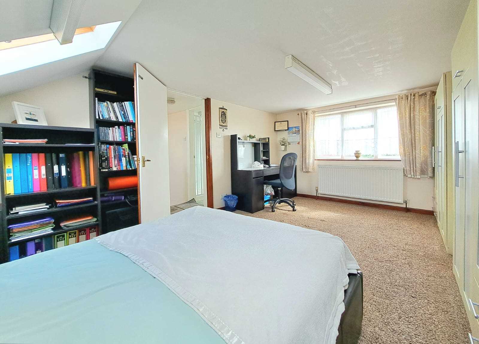 Birkbeck Avenue - Picture 14