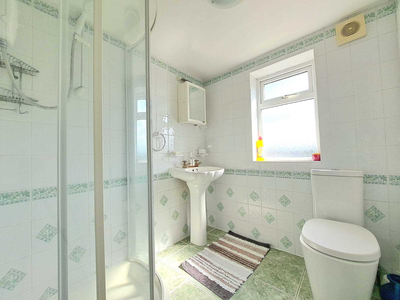 Birkbeck Avenue - Picture 15