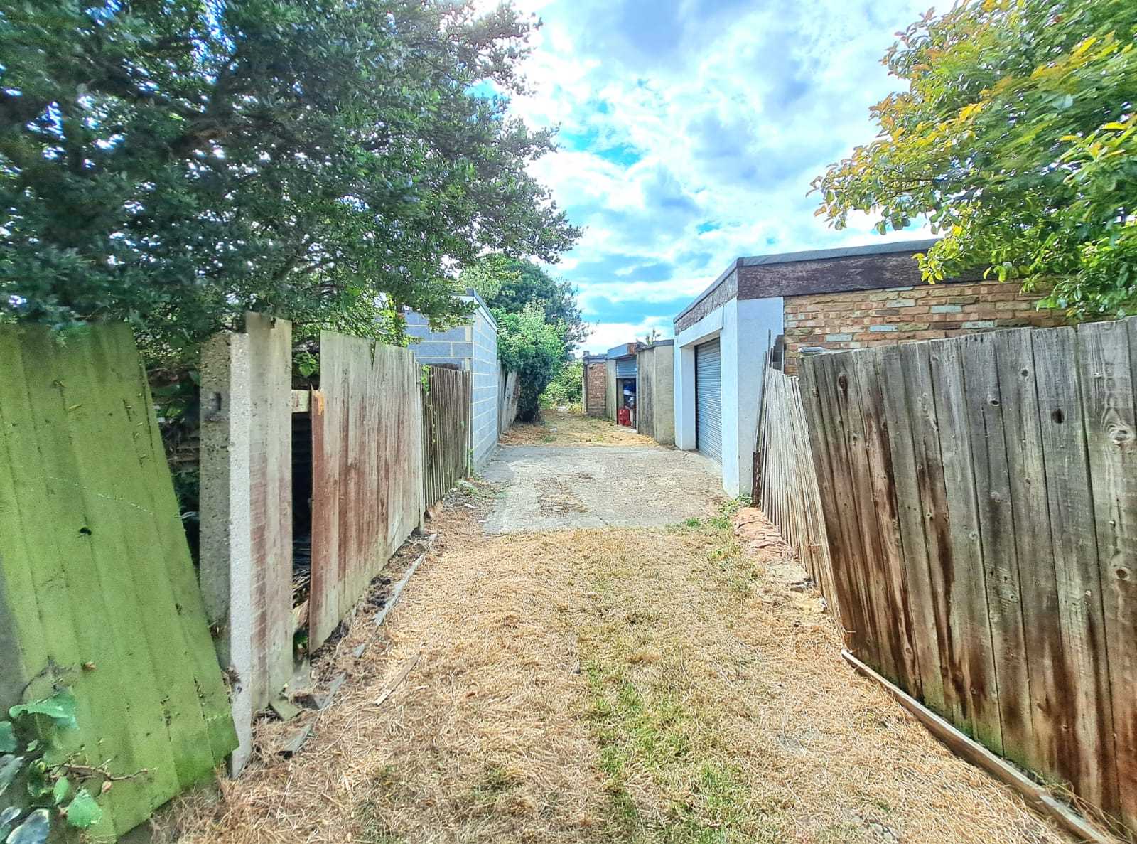 Birkbeck Avenue - Picture 17